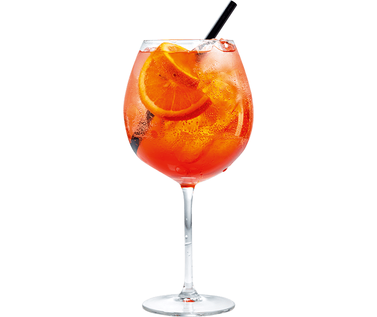 Aperitivo Spritz in Weinglas mit EiswÃ¼rfeln und Orangenscheiben.