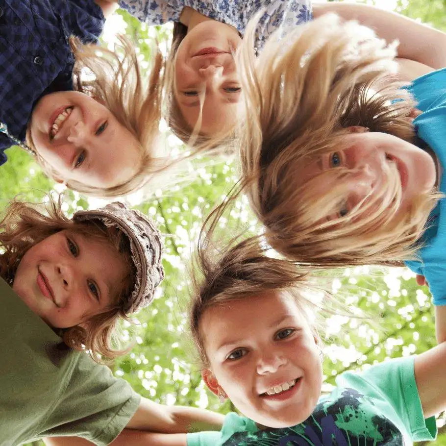 Zuckerfreie GetrÃ¤nke von HÃ¶llinger â€“ gesunde Erfrischung fÃ¼r Kinder, ideal fÃ¼r Spiel und SpaÃŸ im Freien - Jetzt kaufen!